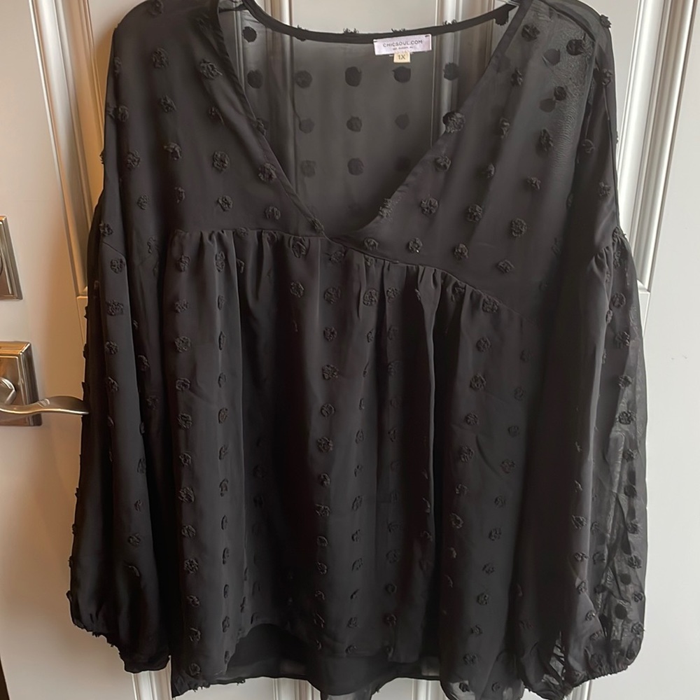 Black long sleeve v neck chic soul top